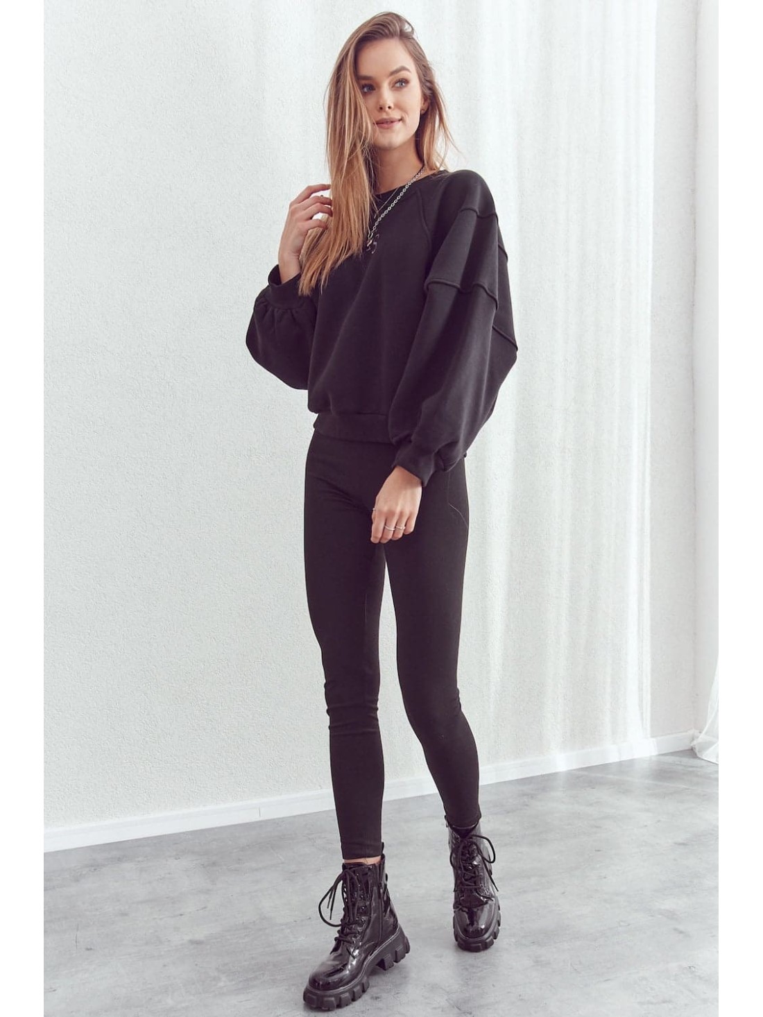 Loose, insulated sweatshirt with leggings, black FI693 - Online store - Boutique